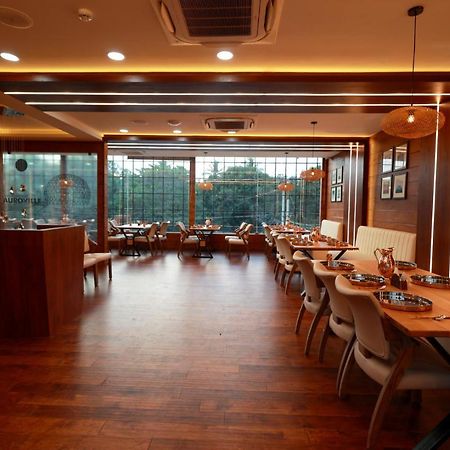 Wooden Ecr Sea Resort 蓬蒂切里 外观 照片